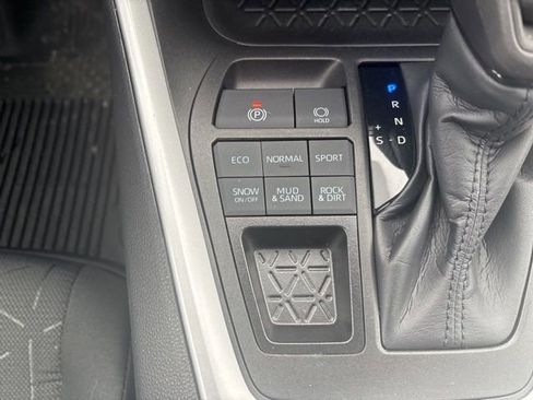 Certified 2022 Toyota RAV4 XLE image 33