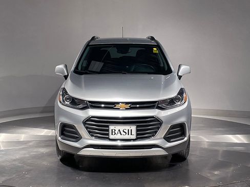 Used 2022 Chevrolet Trax LT w/ LT Convenience Package image 9