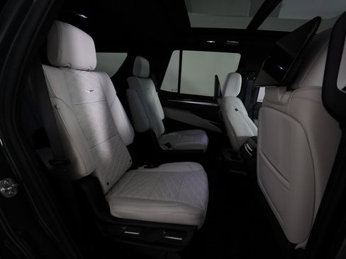 Used 2025 Cadillac Escalade V w/ LPO, ONYX Package image 13