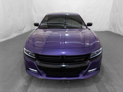 Used 2019 Dodge Charger SXT w/ Blacktop Package image 2