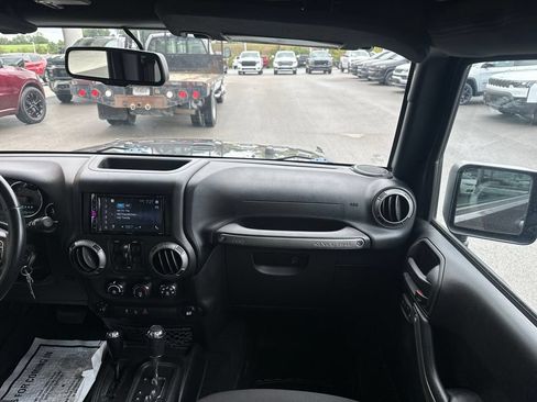 Used 2017 Jeep Wrangler Unlimited Sport w/ Quick Order Package 24S AWD/4WD image 11