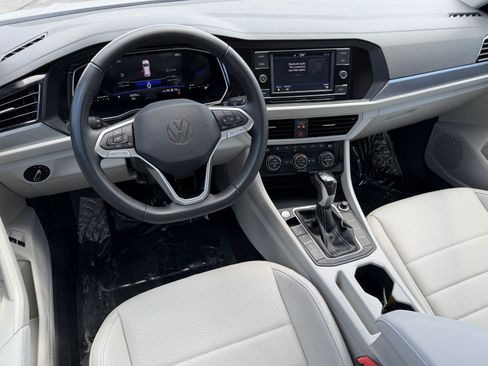 Used 2024 Volkswagen Jetta SE FWD image 13