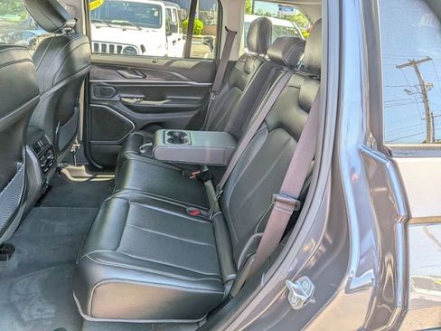 New 2023 Jeep Grand Cherokee Limited w/ Luxury Tech Group II AWD/4WD image 12