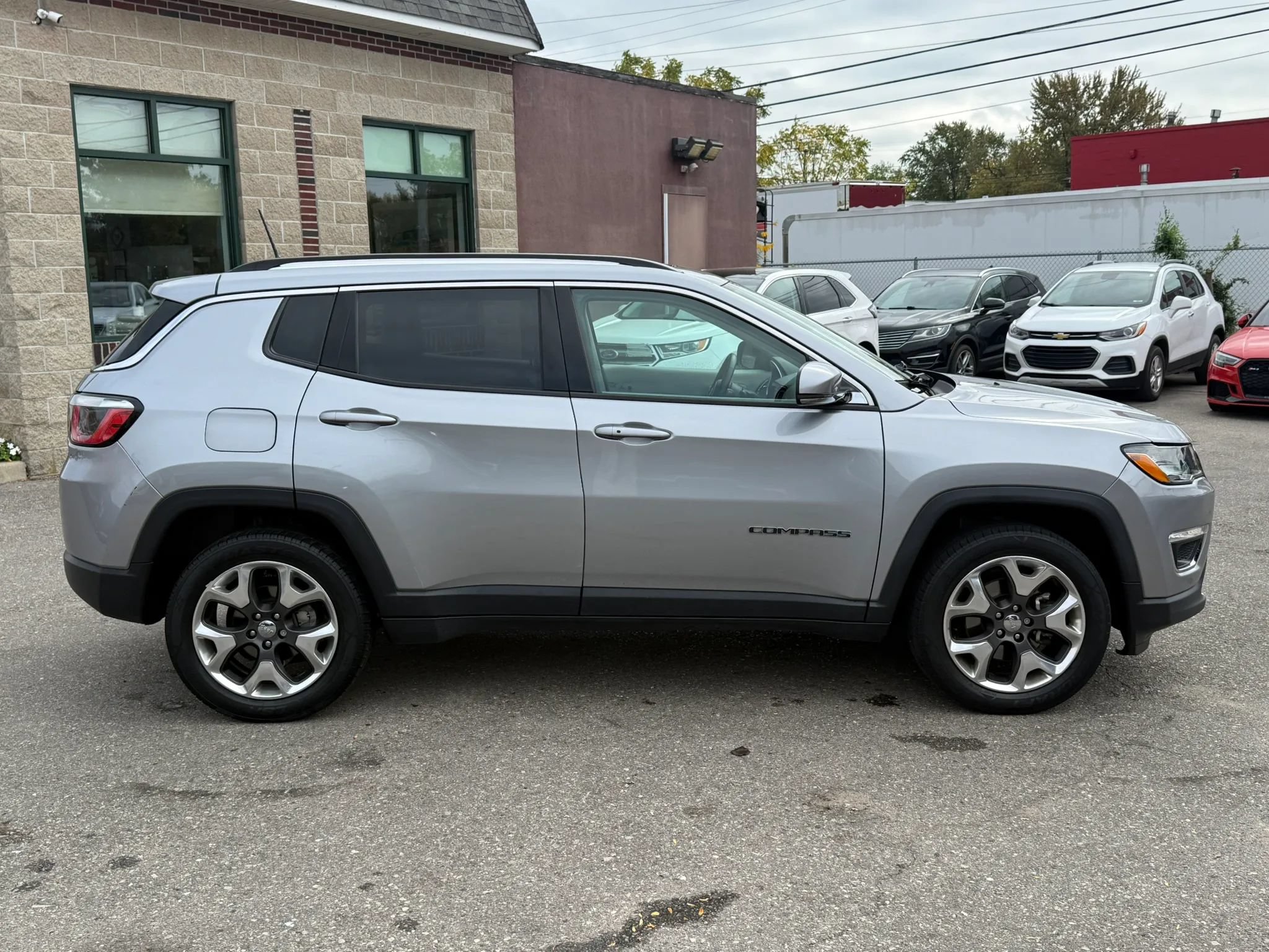 Used 2017 Jeep Compass Limited AWD/4WD image 4