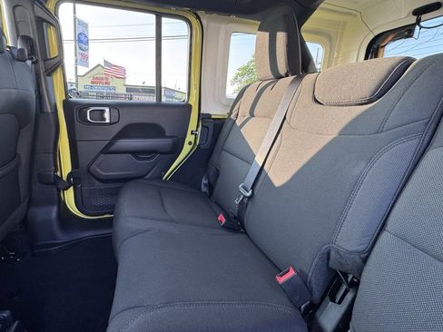 Certified 2022 Jeep Wrangler Unlimited Sahara w/ LED Lighting Group image 17