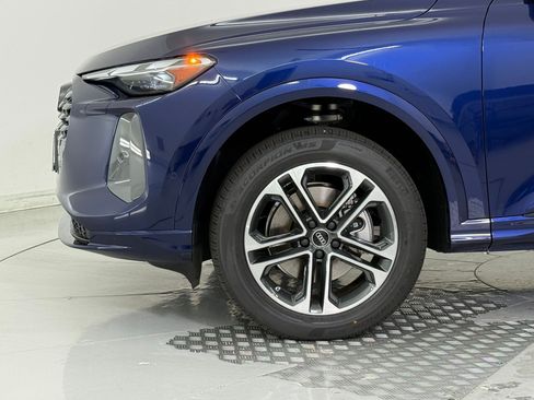 Certified 2025 Audi Q5 Premium w/ Convenience Package AWD/4WD image 12