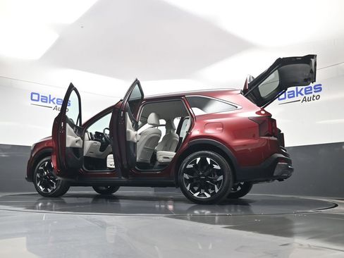 Certified 2025 Kia Sorento EX image 64