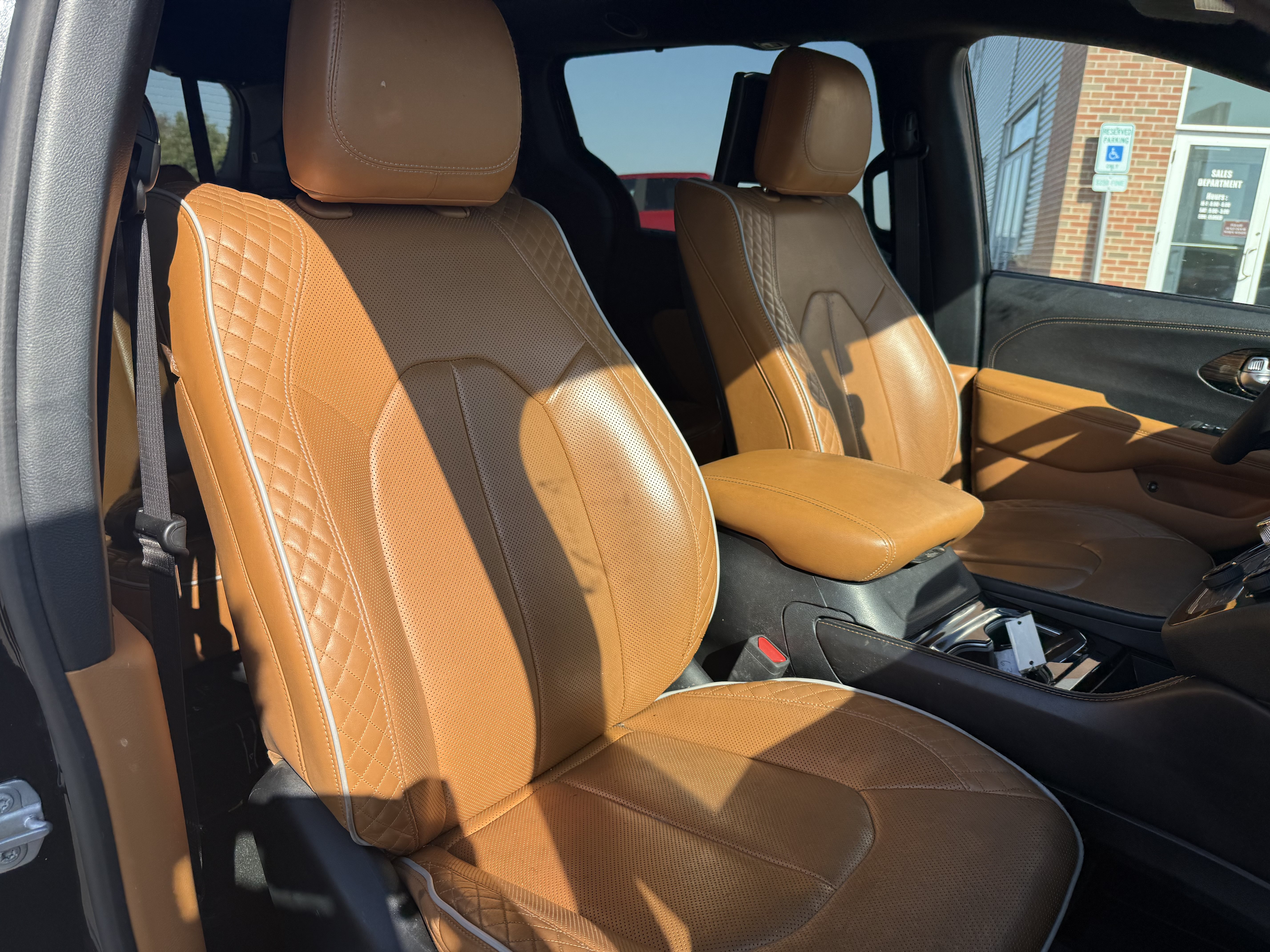 Used 2022 Chrysler Pacifica Pinnacle FWD image 8
