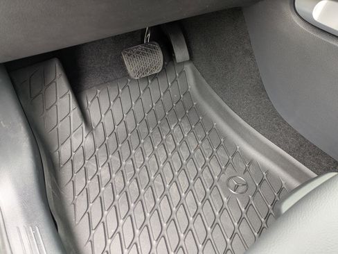 New 2025 Mercedes-Benz GLB 250 image 18