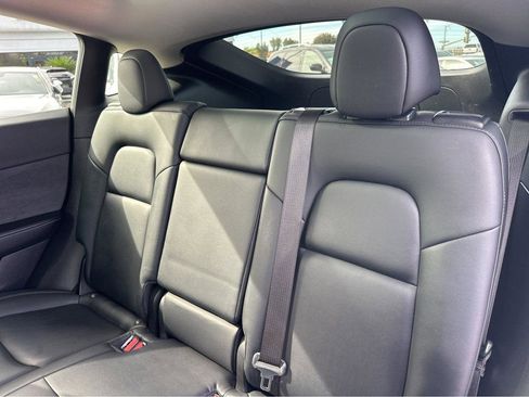 Used 2021 Tesla Model Y 2WD image 9