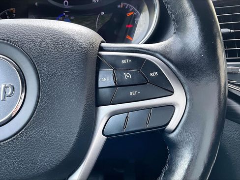 Used 2020 Jeep Grand Cherokee Altitude AWD/4WD image 25