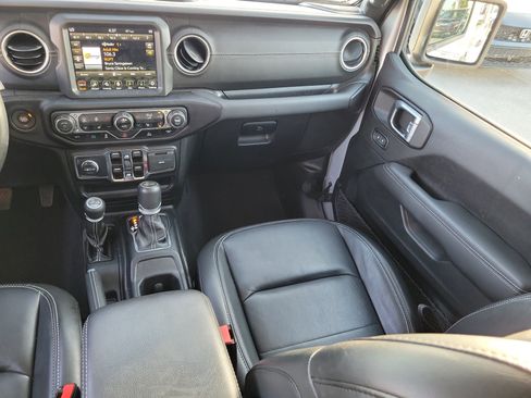 Used 2022 Jeep Wrangler Unlimited Sahara w/ Cold Weather Group image 18