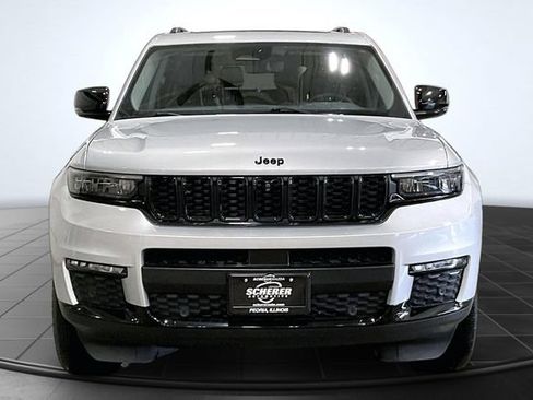 Used 2023 Jeep Grand Cherokee L Limited w/ Luxury Tech Group II AWD/4WD image 3