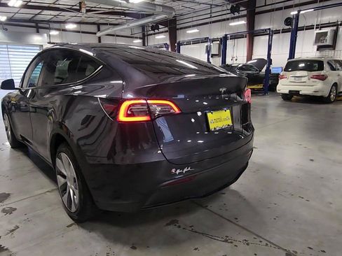Used 2024 Tesla Model Y Long Range AWD/4WD image 7