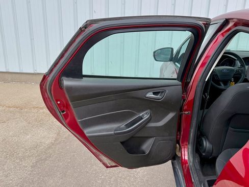 Used 2016 Ford Focus SE FWD image 15