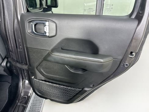 Used 2025 Jeep Wrangler Unlimited Sahara AWD/4WD image 28