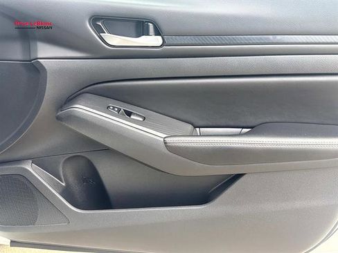 Used 2025 Nissan Altima 2.5 SV FWD image 13