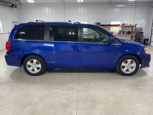 Used 2019 Dodge Grand Caravan SXT image 8