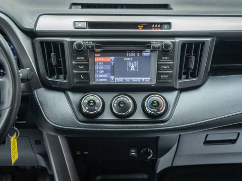 Used 2017 Toyota RAV4 LE image 18