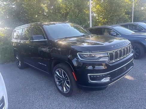 Used 2024 Jeep Wagoneer L Series III w/ Premium Group I AWD/4WD image 19