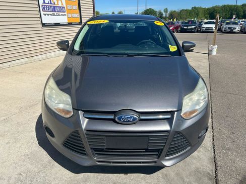 Used 2014 Ford Focus SE FWD image 2