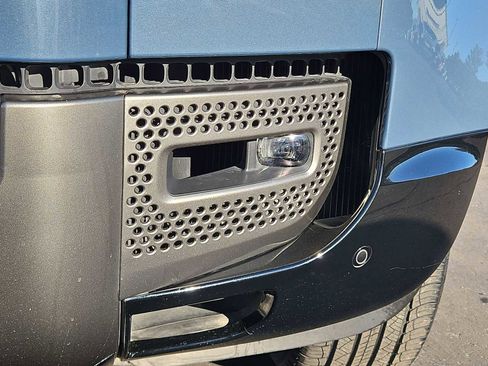 Used 2023 Land Rover Defender 90 X-Dynamic SE image 11