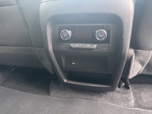 Used 2025 Chevrolet Traverse LT image 16