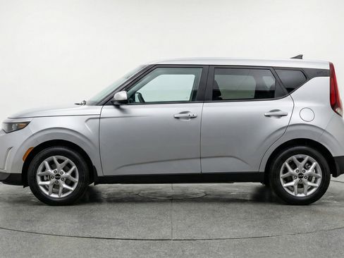 Used 2025 Kia Soul LX w/ LX Technology Package image 5