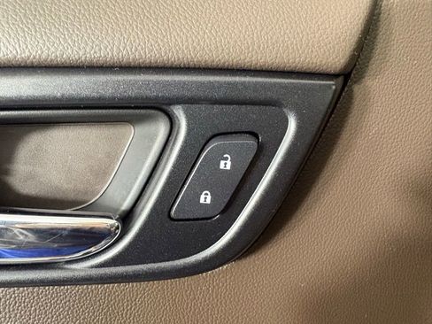 Used 2019 Chevrolet Tahoe Premier RWD image 16
