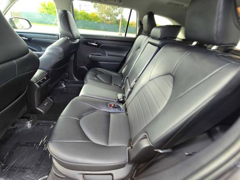 Used 2022 Toyota Highlander XLE image 22