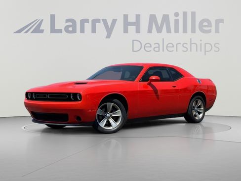 Used 2020 Dodge Challenger SXT RWD image 2