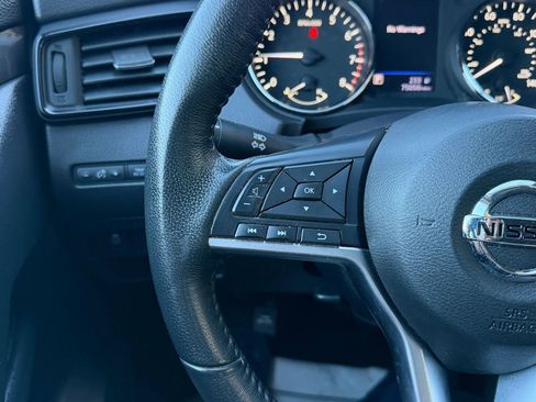 Used 2018 Nissan Rogue SV image 20