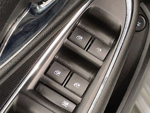 Used 2017 Chevrolet Cruze LS FWD image 27