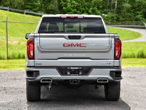 Used 2023 GMC Sierra 1500 AT4 w/ AT4 Premium Package AWD/4WD image 4
