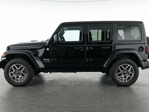 Used 2025 Jeep Wrangler Sahara image 5