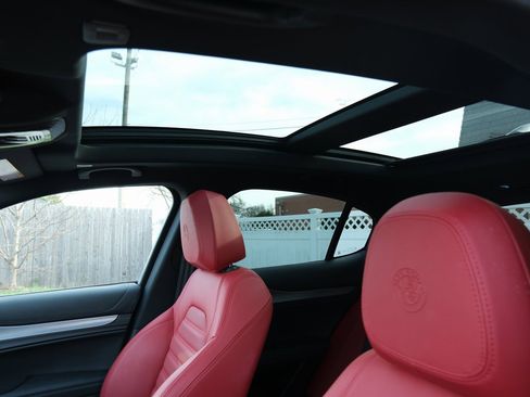 Used 2024 Alfa Romeo Stelvio Veloce image 17