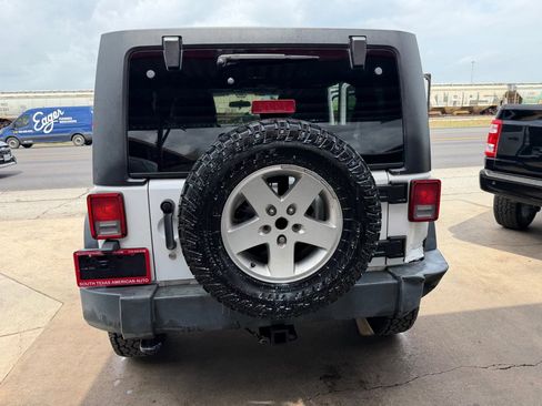 Used 2012 Jeep Wrangler Unlimited Sport image 21