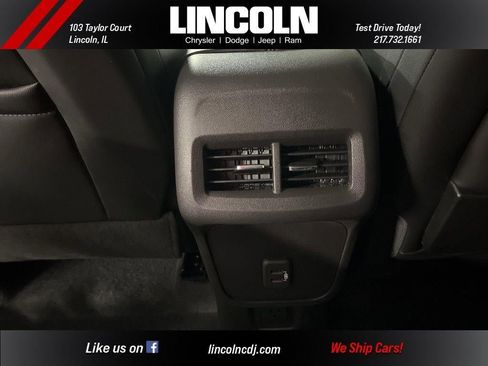 Used 2024 GMC Terrain SLT image 27