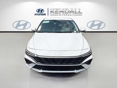New 2026 Hyundai Elantra SE FWD image 2