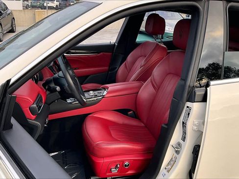 Used 2021 Maserati Levante image 8