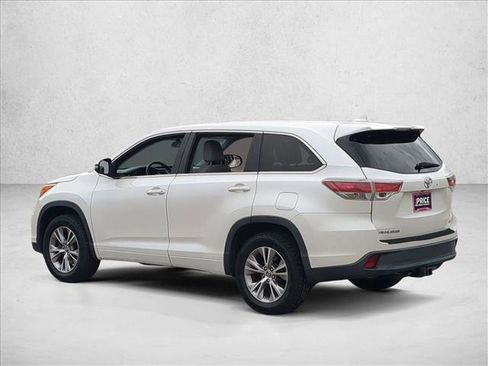 Used 2016 Toyota Highlander Plus FWD image 8