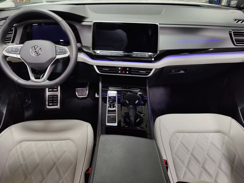 Used 2025 Volkswagen Atlas Cross Sport SEL Premium R-Line image 18