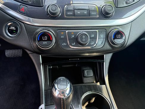 Used 2019 Chevrolet Impala LT FWD image 16