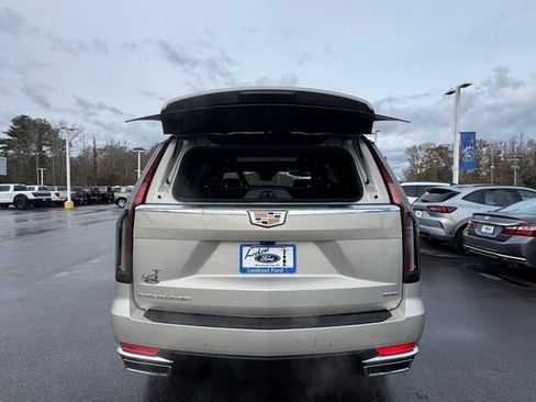 Used 2023 Cadillac Escalade Premium Luxury image 25