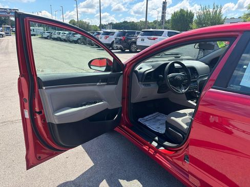 Used 2020 Hyundai Elantra SEL FWD image 15