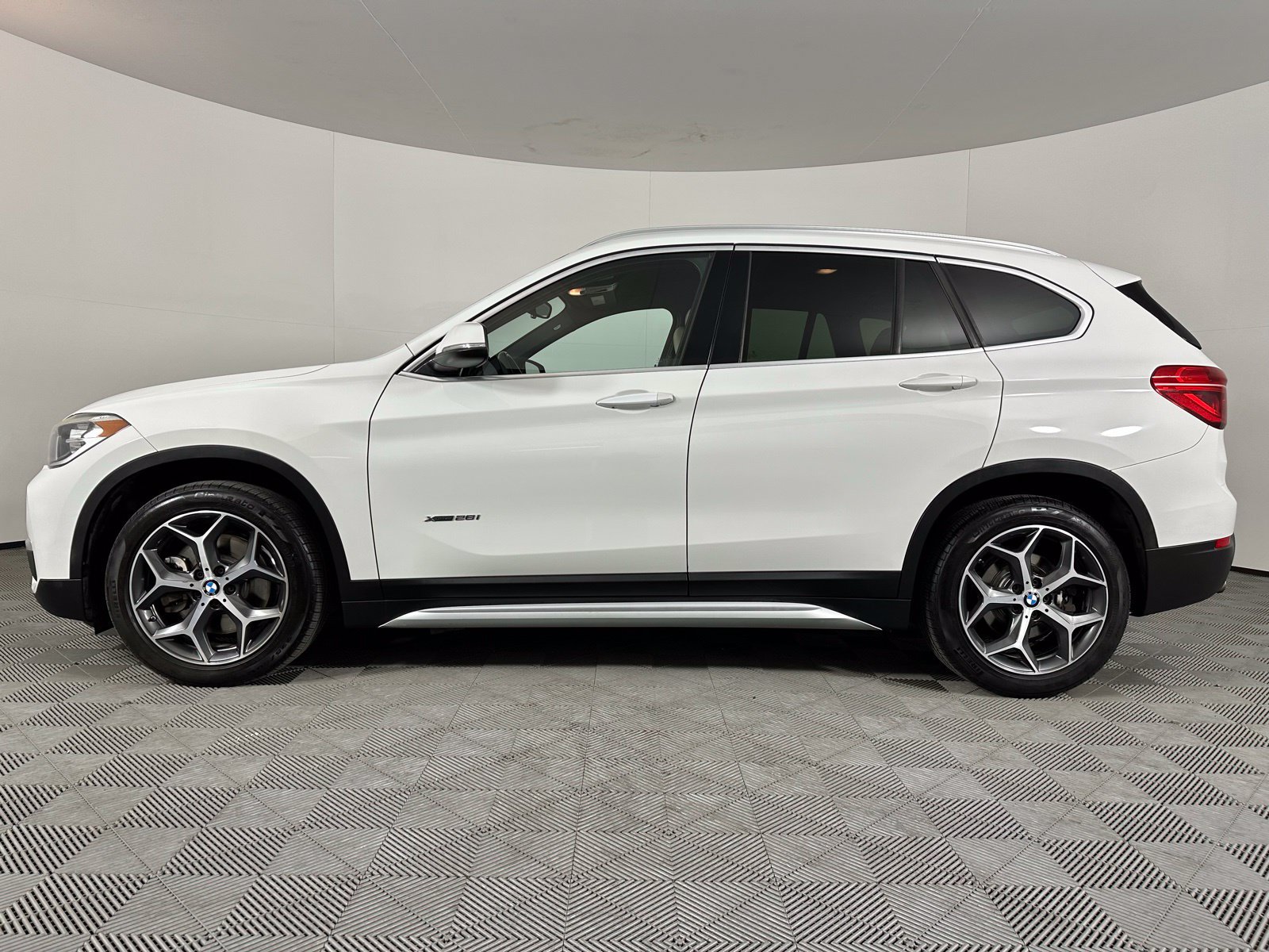 Used 2018 BMW X1 xDrive28i AWD/4WD image 15