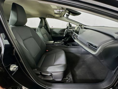 Used 2025 Toyota Prius LE image 30