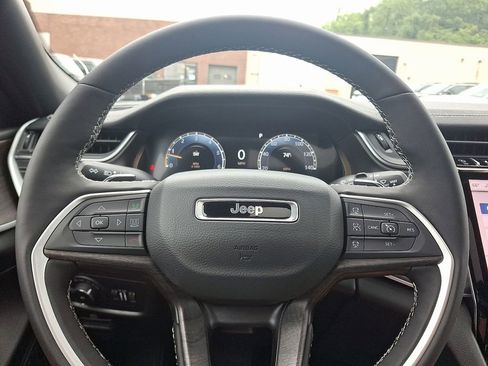 New 2025 Jeep Grand Cherokee Limited image 18
