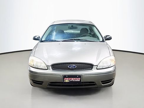 Used 2004 Ford Taurus SE FWD image 2