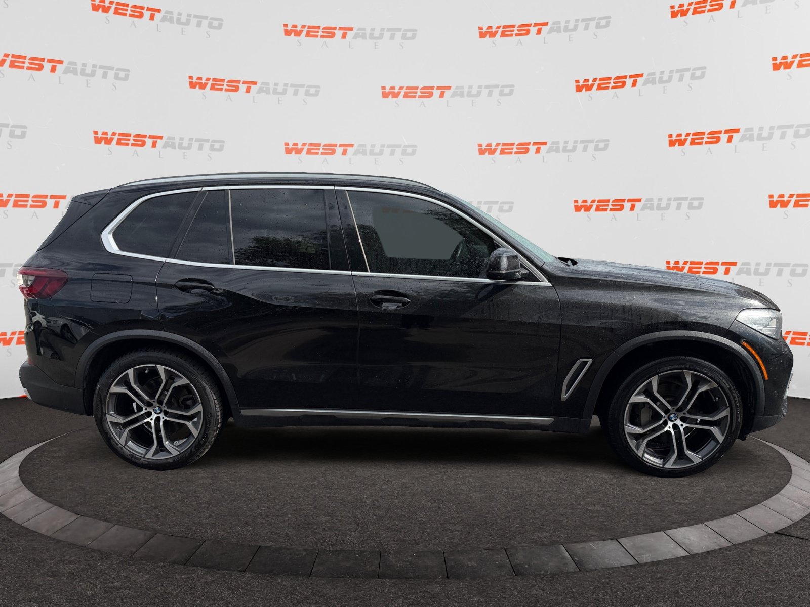 Used 2021 BMW X5 xDrive40i w/ Premium Package 3 AWD/4WD image 6
